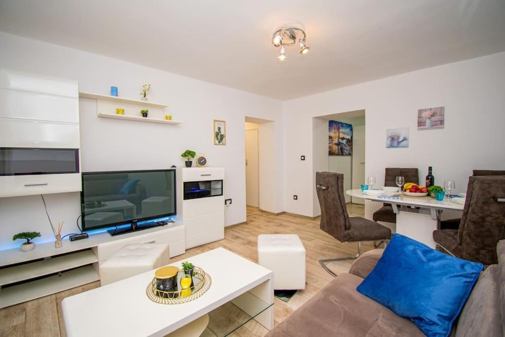 Marina In Apartment *