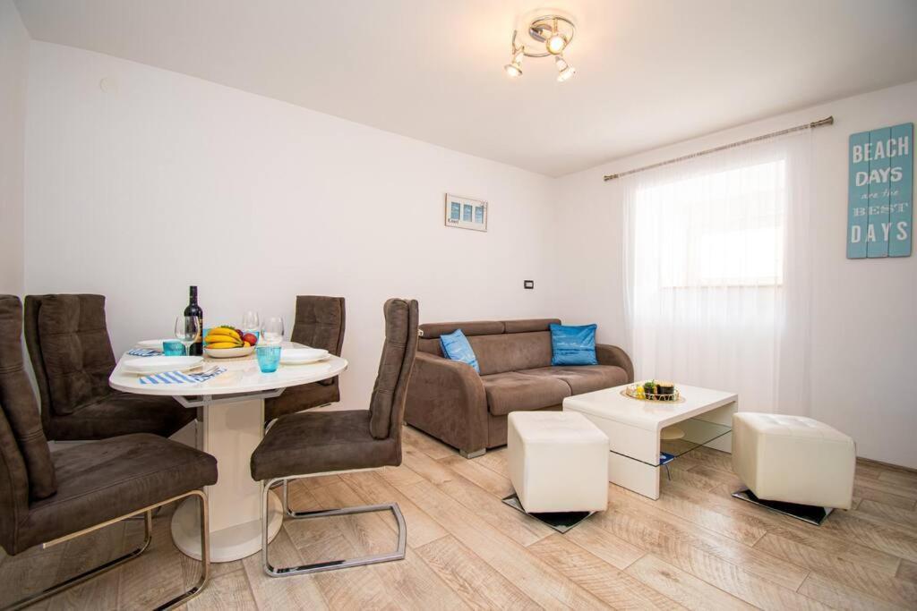 Marina In Apartment *