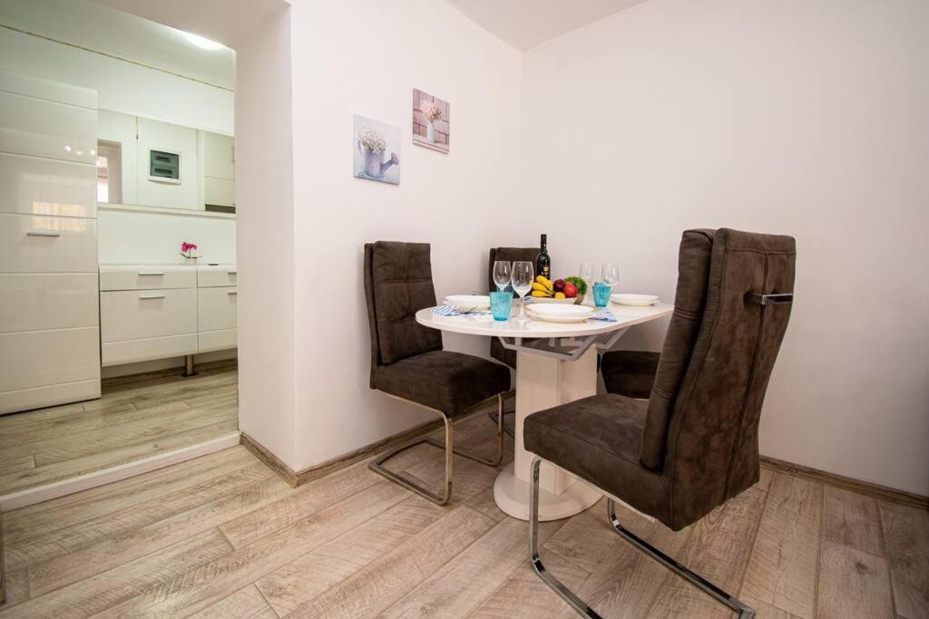 Marina In Apartment *